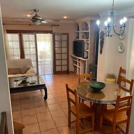 Adosado Con Piscina Y Tenis Holiday home